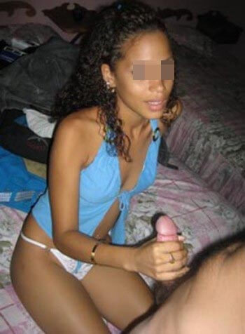 Belle femme chaude cherche un maghrébin avec qui baiser à Bordeaux