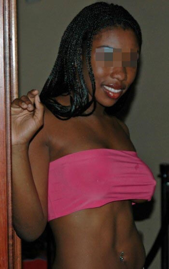 Belle petite coquine voudrait de jolies biroutes à pomper sur Le Mans