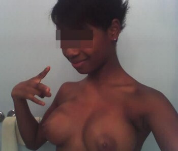 Fille délurée appréciant la pipe