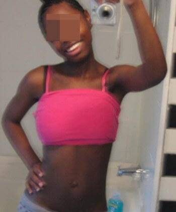 Belle black recherche un homme disponible à Lille pour niquer