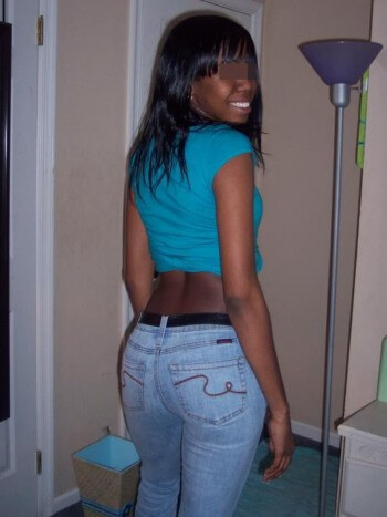 Jolie black cherche un beur bien chaud à Sarcelles pour de la baise anale