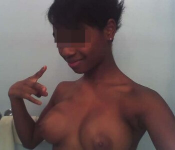 Belle black cherche un mec sexy sur Vannes avec qui niquer